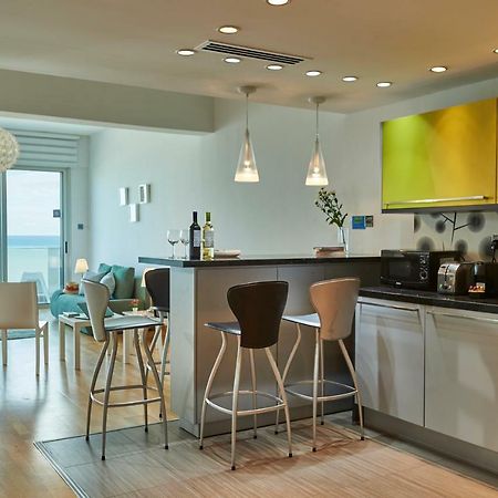 Finikoudes Luxury Apartments Larnaca Eksteriør billede