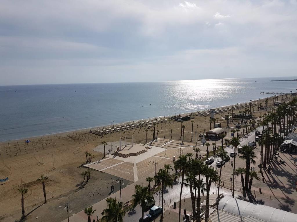 Finikoudes Luxury Apartments Larnaca Eksteriør billede