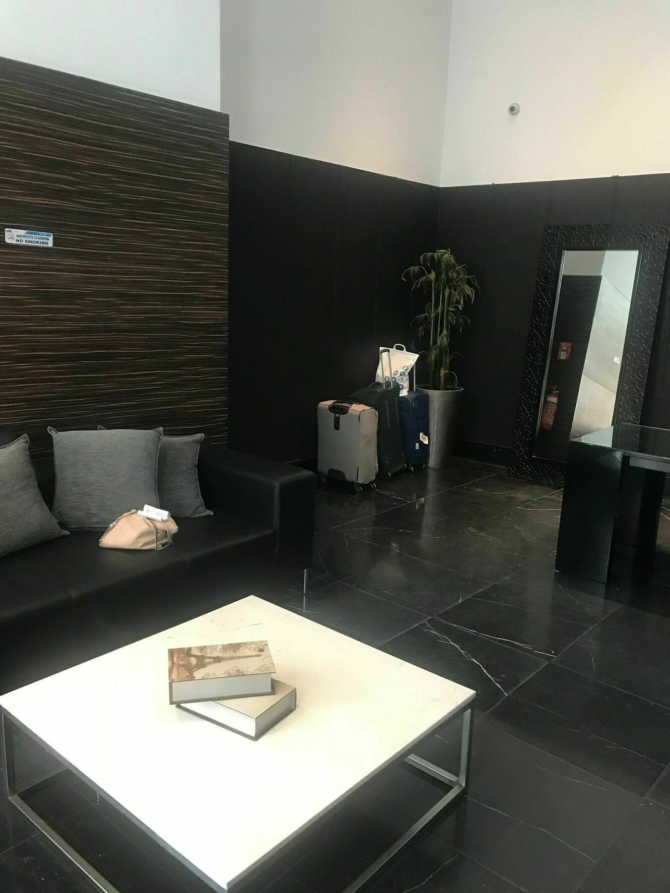 Finikoudes Luxury Apartments Larnaca Eksteriør billede