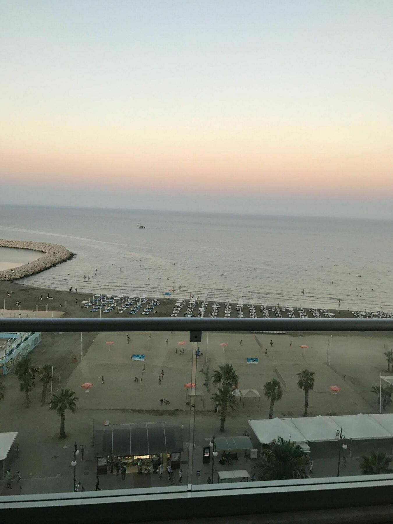 Finikoudes Luxury Apartments Larnaca Eksteriør billede