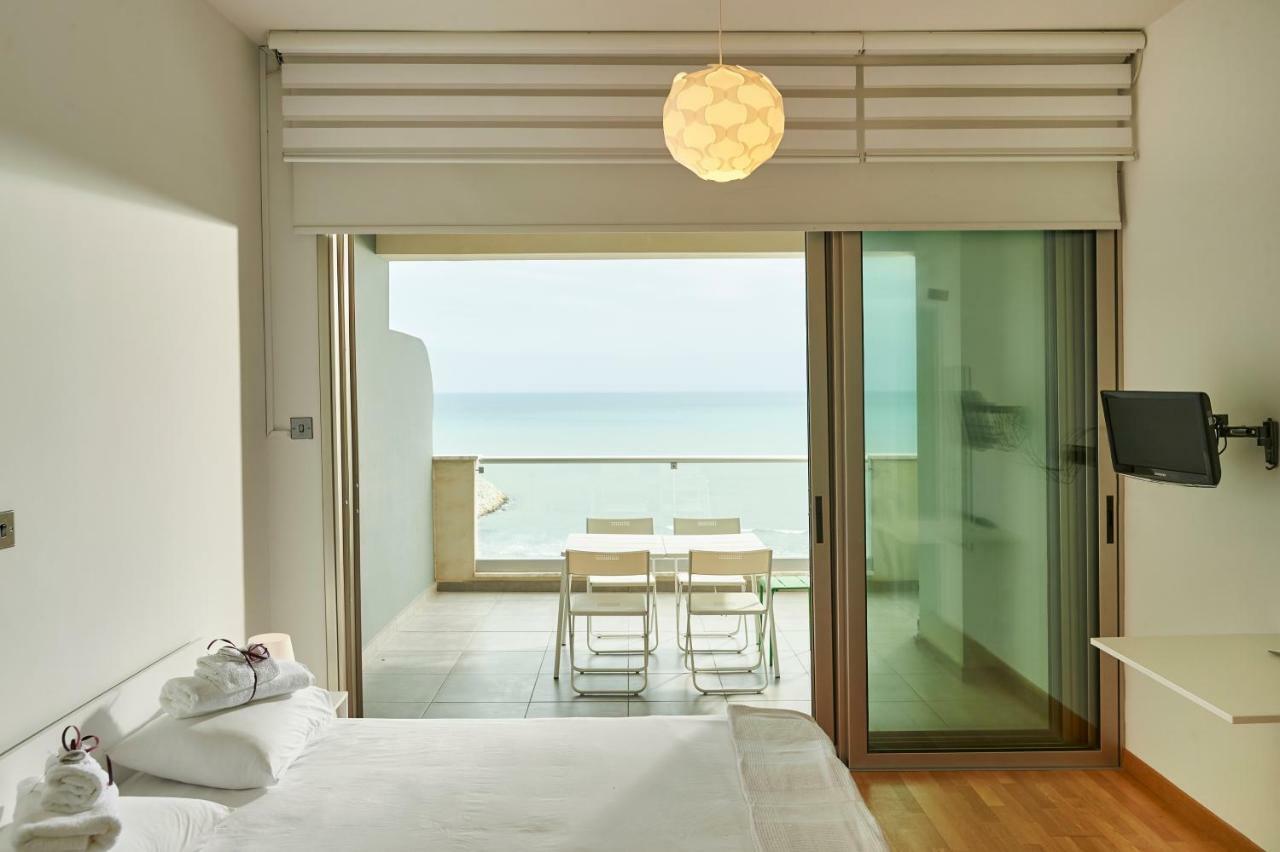 Finikoudes Luxury Apartments Larnaca Eksteriør billede