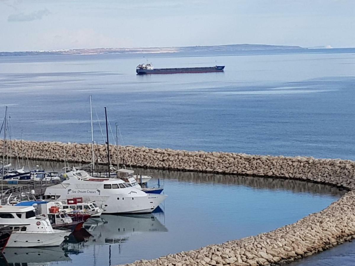 Finikoudes Luxury Apartments Larnaca Eksteriør billede